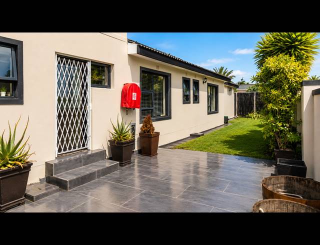 4 BEDROOM FREESTANDING FOR SALE IN FLAMINGO VLEI